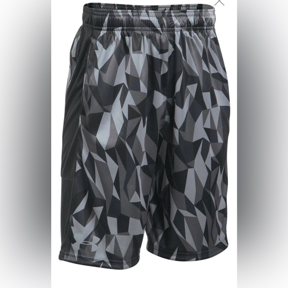 Under Armour Boys Shorts- Size Junior Medium - Picture 1 of 15